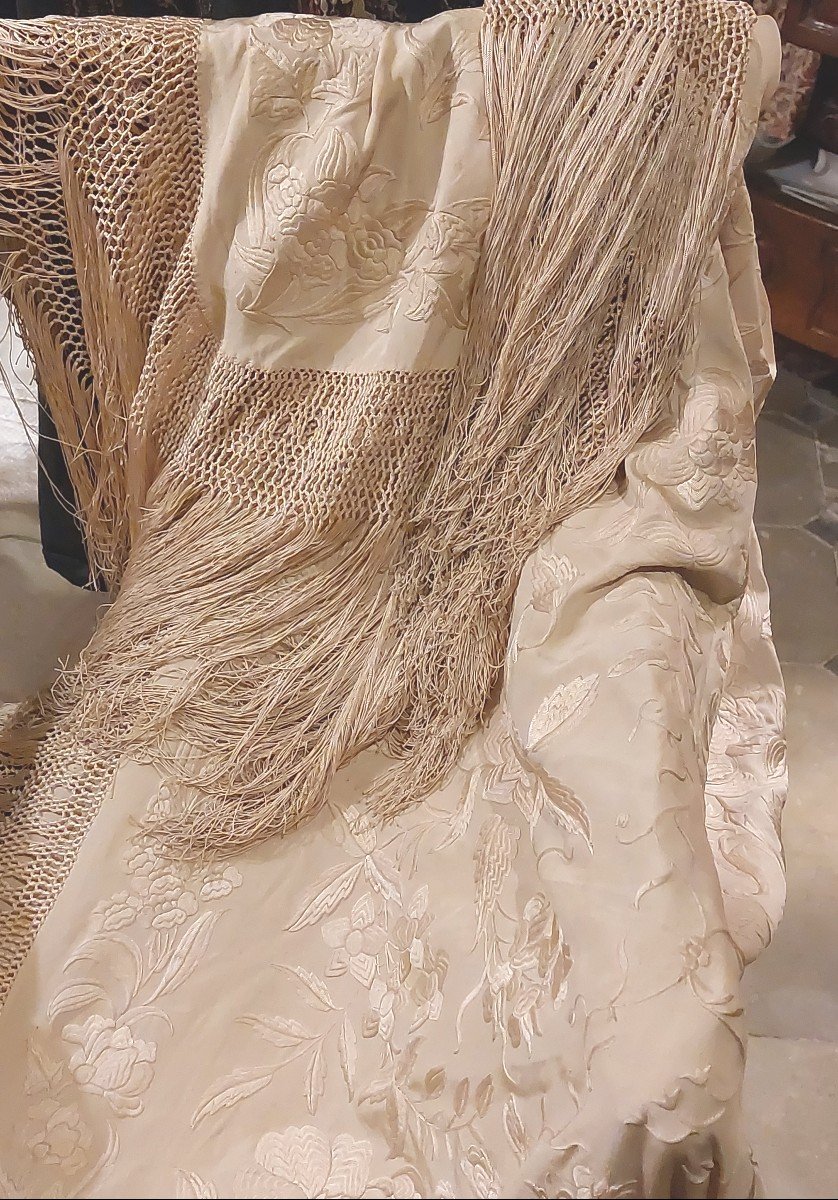 So-called Manila Shawl In Embroidered Silk Late 19th Century-photo-2