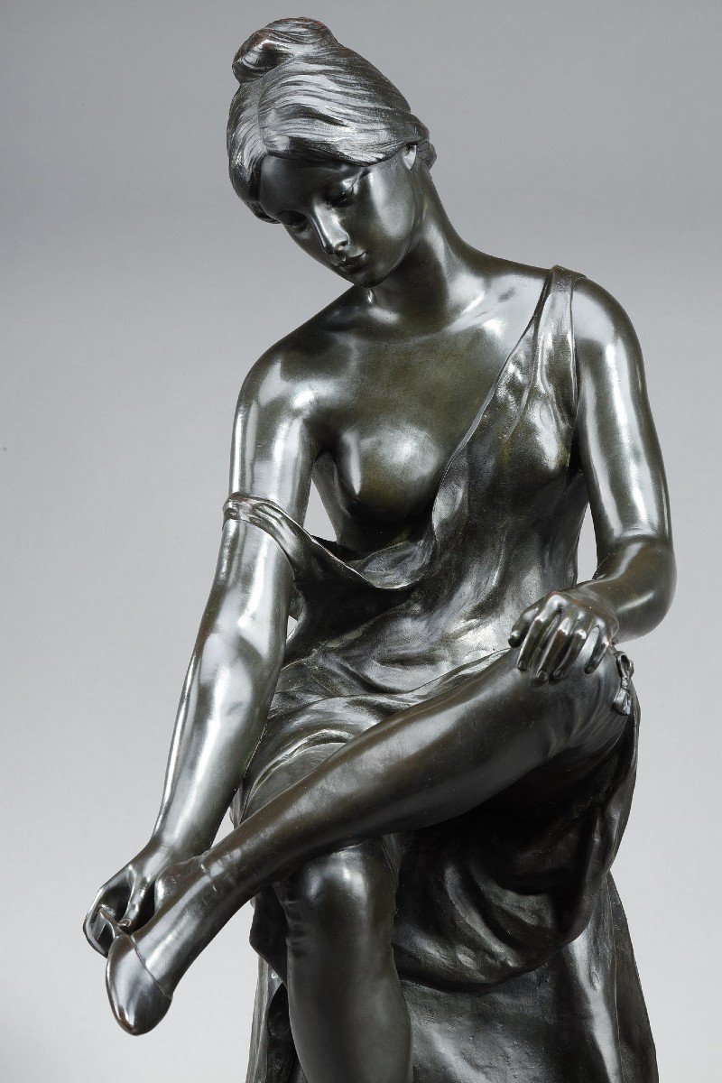 Patinated Bronze Sculpture, "young Woman Taking Off Her Shoes", Signed Malvina Brach-photo-1