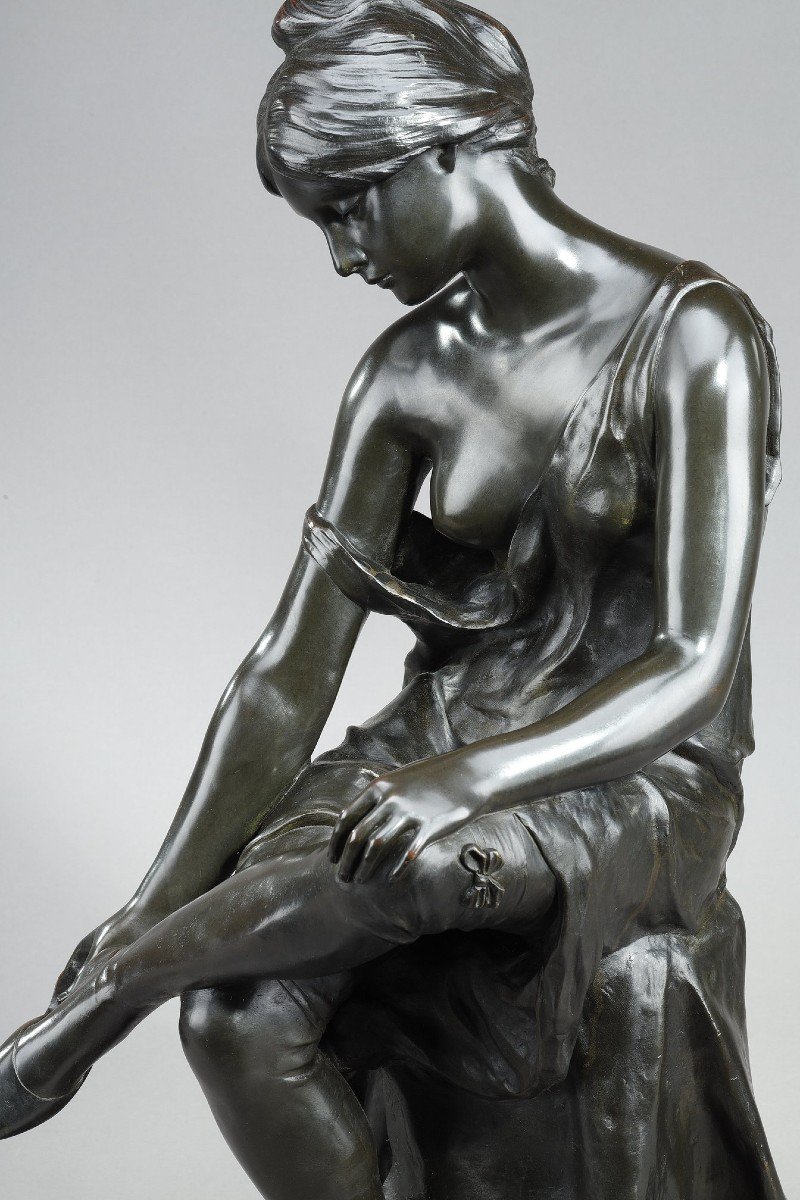 Patinated Bronze Sculpture, "young Woman Taking Off Her Shoes", Signed Malvina Brach-photo-4