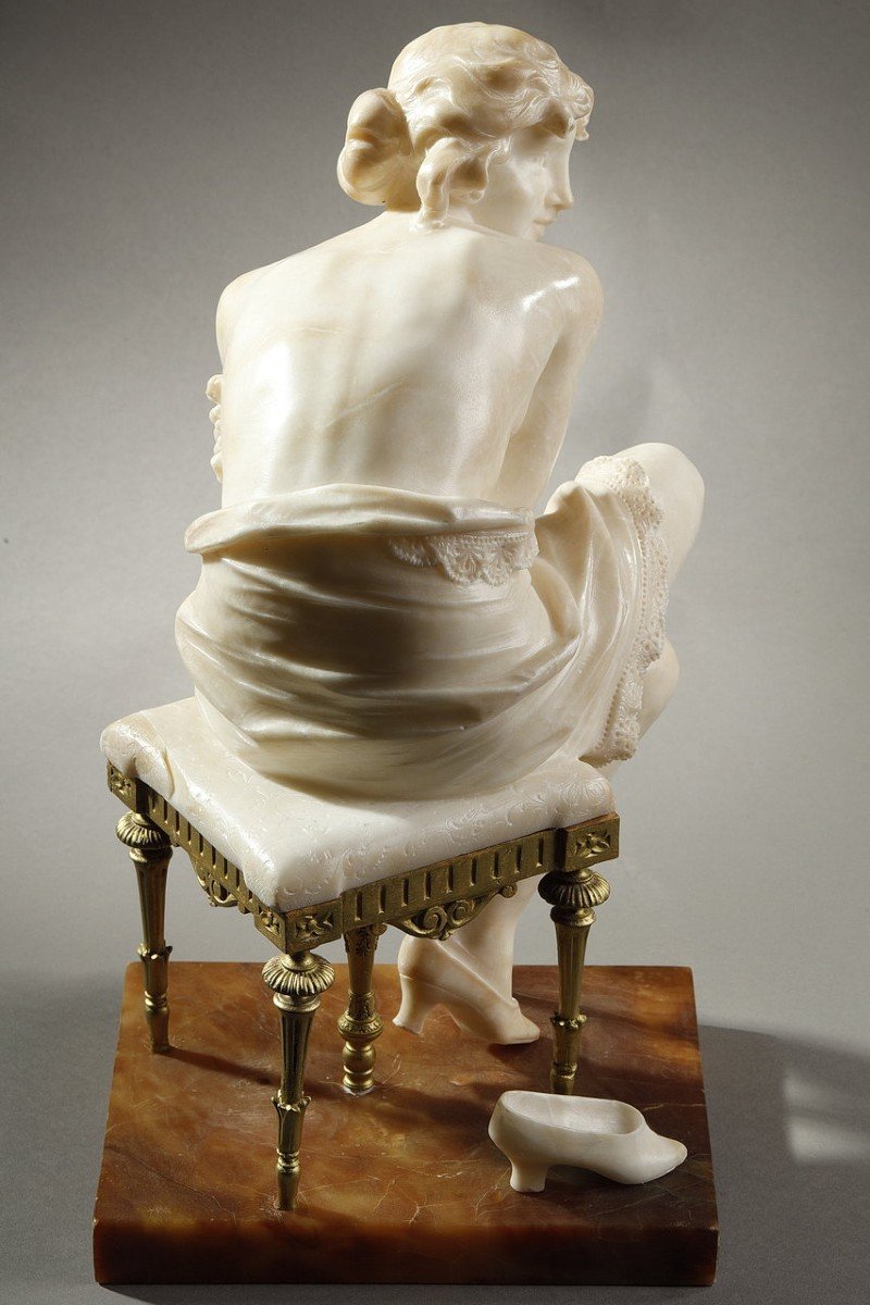 Sculpture En Onyx Et Albâtre "femme Se Déchaussant" d'Adolfo Luchini-photo-1