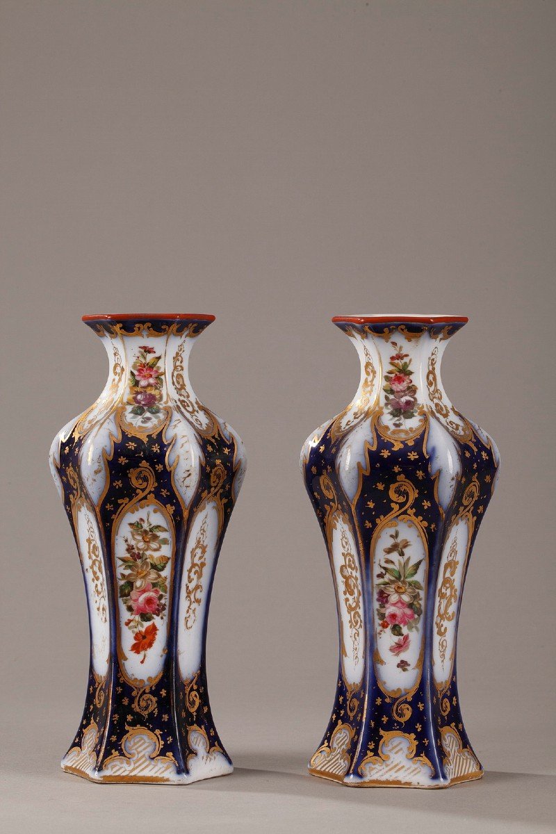 Paire De Vases Napoléon III En Porcelaine