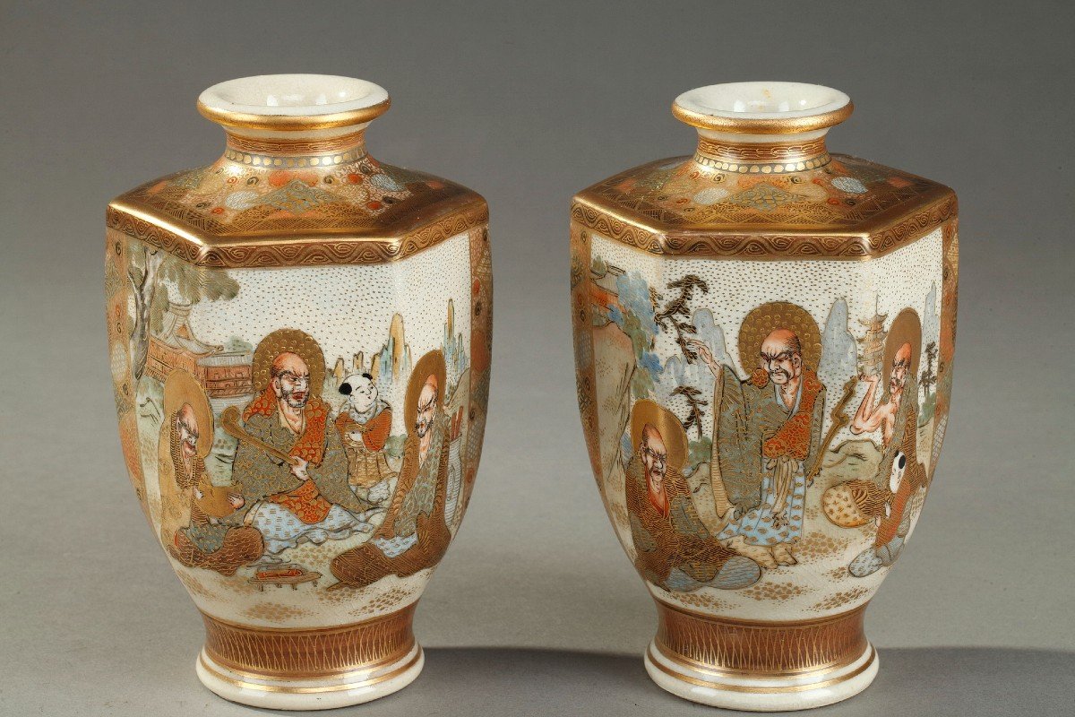 Paire De Petits Vases Satsuma En Porcelaine, Japon 20ème Siècle