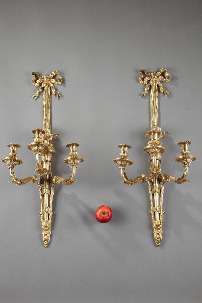 Paire De Grandes Appliques De Style Louis XVI