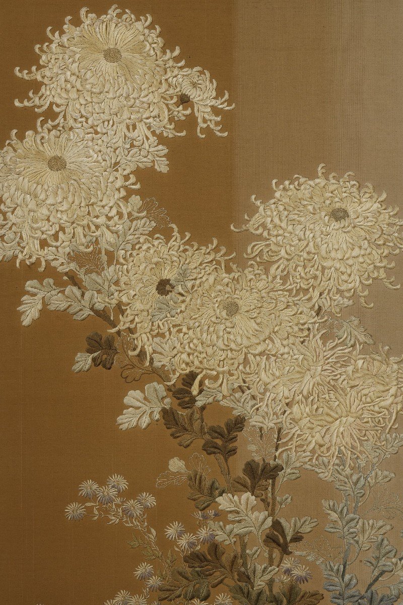 Very Beautiful Chrysanthemum Screen With Honda Clan Coat Of Arms. Meiji Japan-photo-5