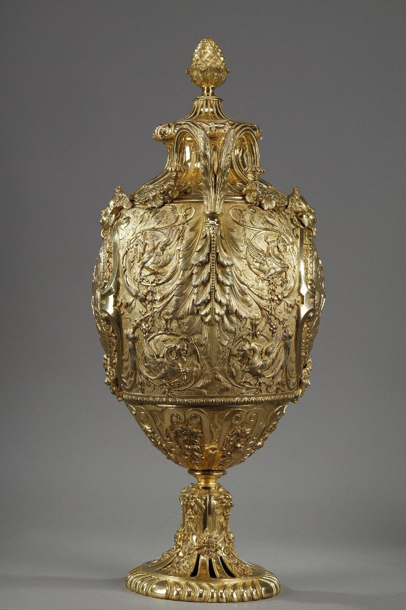 Exceptional Ovoid Shaped Covered Vase In Gilt Bronze -photo-4