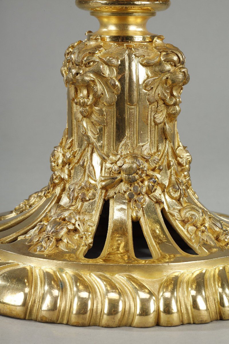 Exceptional Ovoid Shaped Covered Vase In Gilt Bronze -photo-7