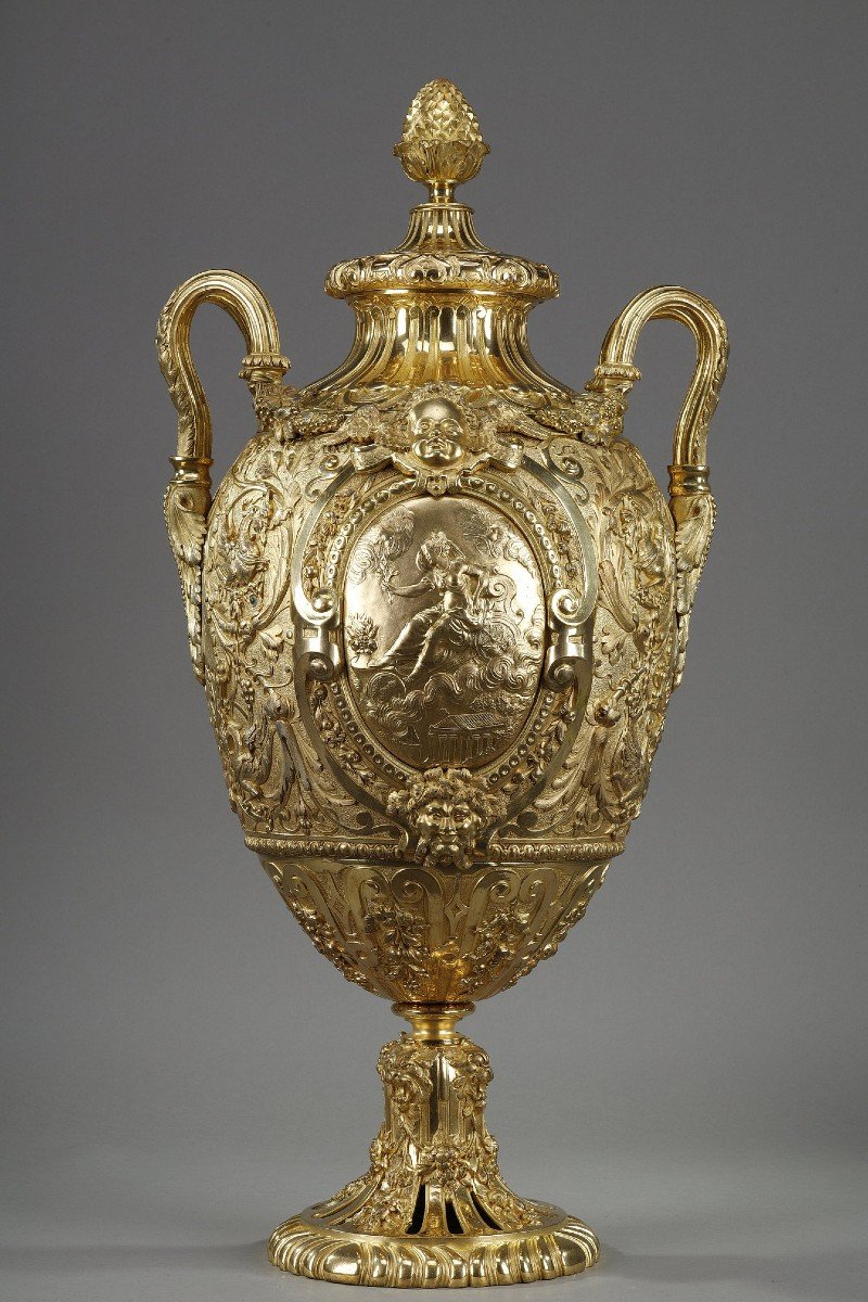 Exceptional Ovoid Shaped Covered Vase In Gilt Bronze 