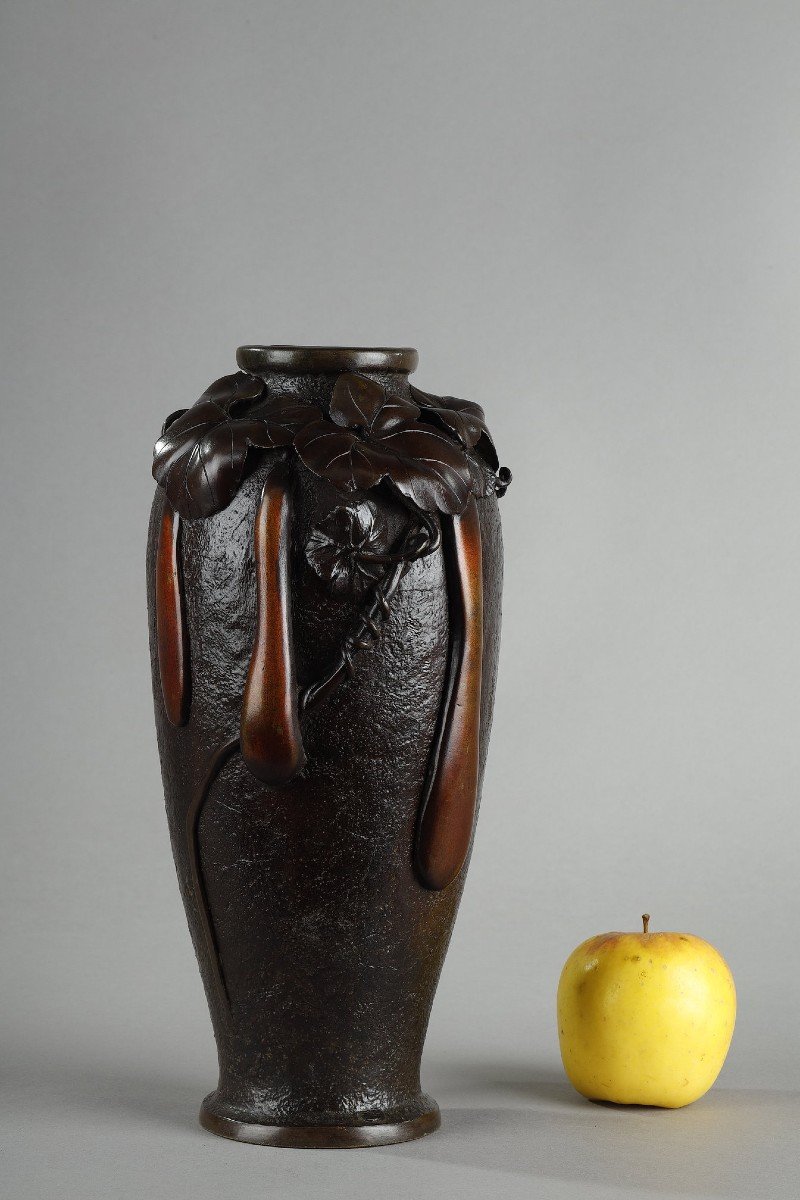 Japon, Période Meiji (1868-1912) : Vase En Bronze De Patine Brune Nuancée-photo-2