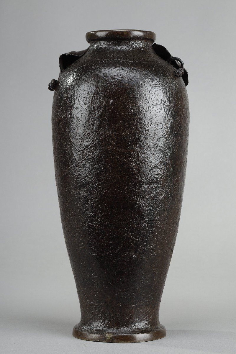 Japon, Période Meiji (1868-1912) : Vase En Bronze De Patine Brune Nuancée-photo-4