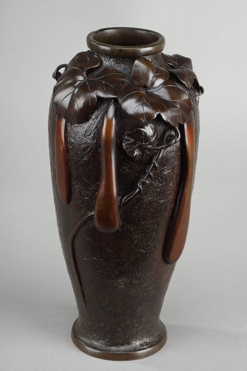 Japan, Meiji Period (1868-1912): Bronze Vase With Shaded Brown Patina-photo-1