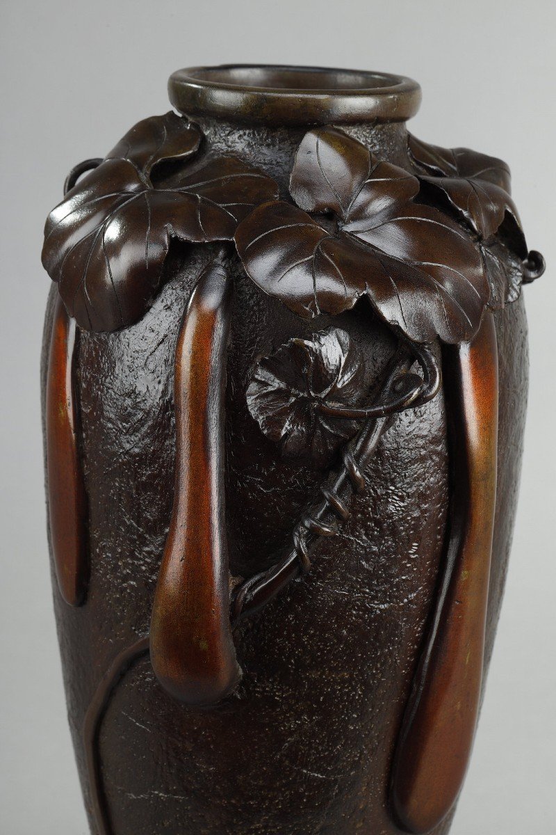 Japon, Période Meiji (1868-1912) : Vase En Bronze De Patine Brune Nuancée-photo-3