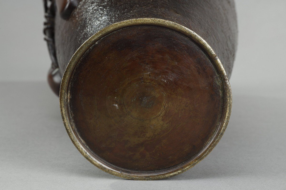 Japon, Période Meiji (1868-1912) : Vase En Bronze De Patine Brune Nuancée-photo-8