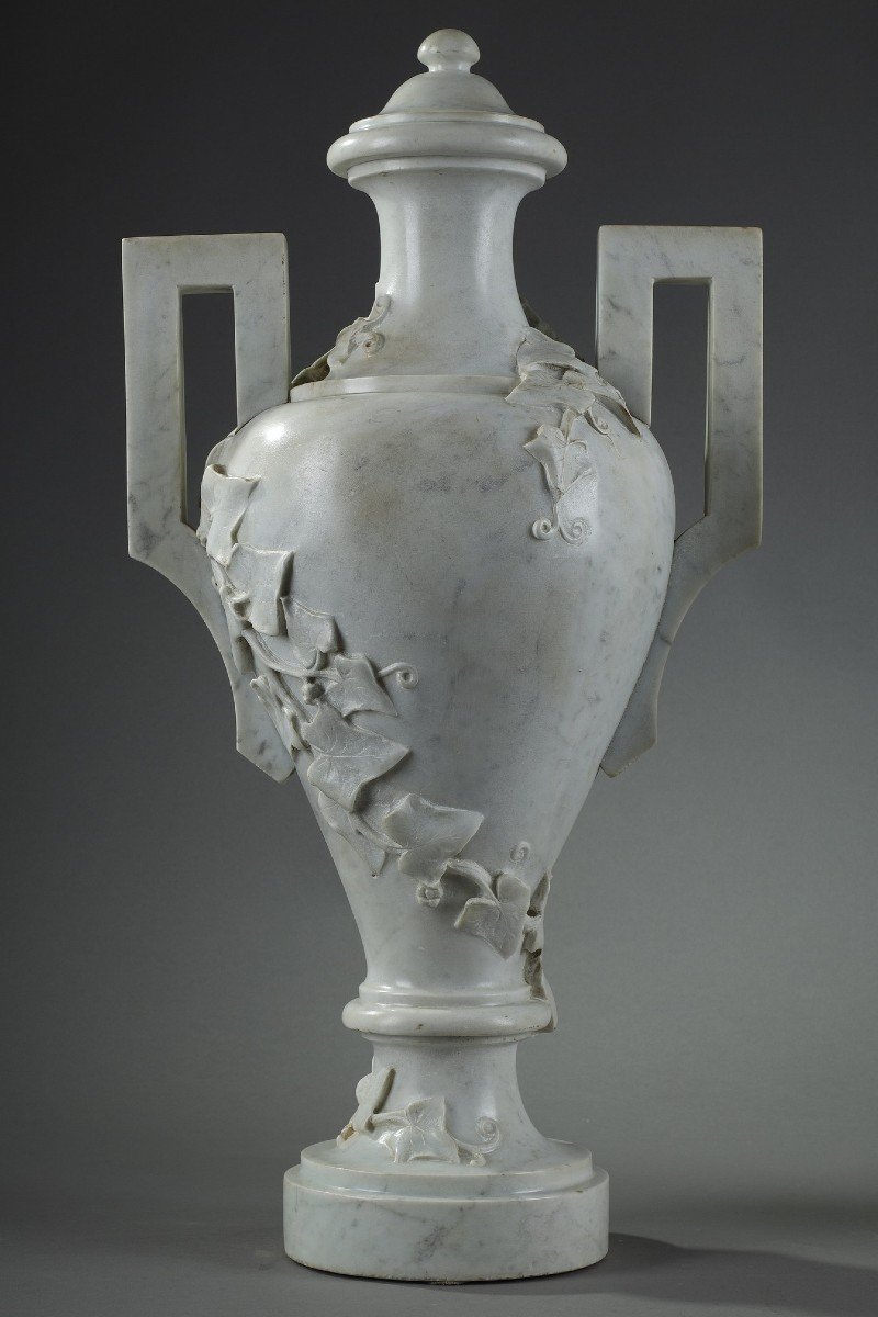 Pair Of White Marble Vases With Ivy Decor, 19th Century-photo-3