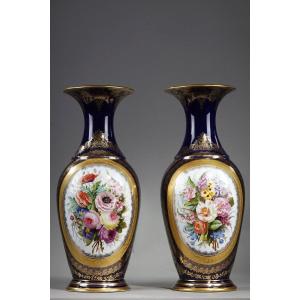 Paire de grands VASES en porcelaine 