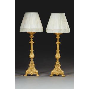 Pair Of Gilded Bronze Candlesticks With Medallion Decoration And Lampshade, 19th Century 