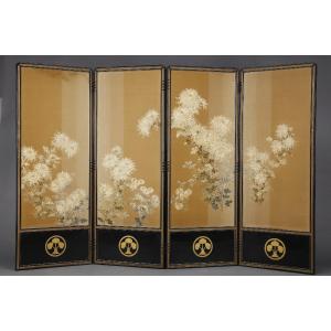 Very Beautiful Chrysanthemum Screen With Honda Clan Coat Of Arms. Meiji Japan