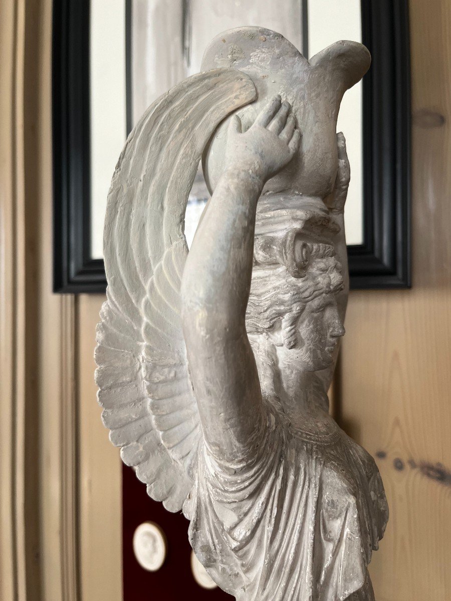 Statue En Plâtre d'Une Victoire Ailée Dans Le Goût De Joseph Chinard (1756-1813) -photo-8