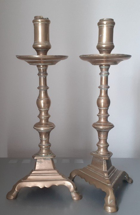 Pair Of Large 17th Century Bronze Tripod Candlesticks -photo-2