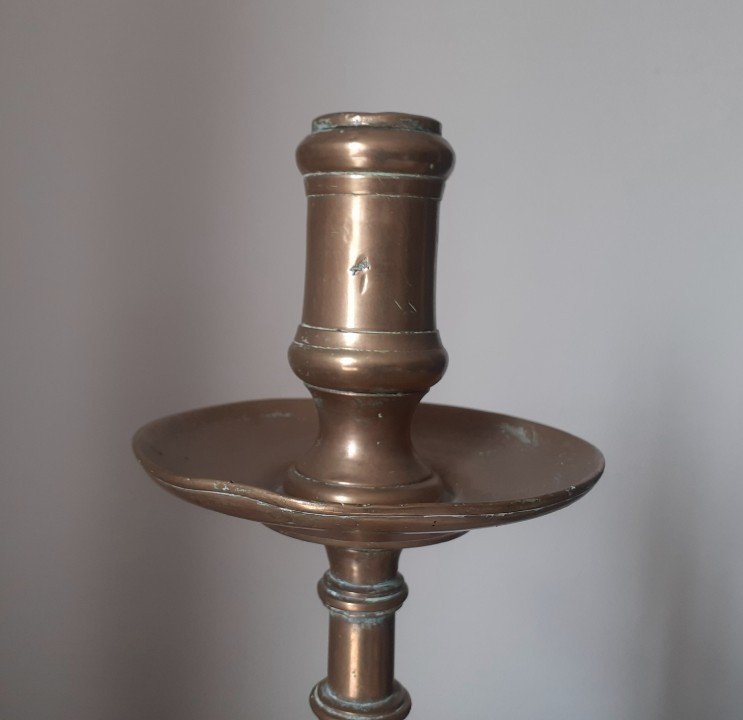 Pair Of Large 17th Century Bronze Tripod Candlesticks -photo-4