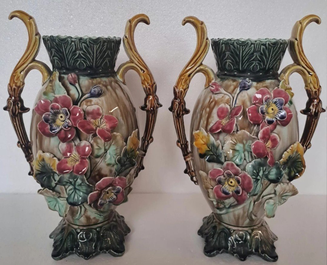 Paire De Vases En Barbotine 