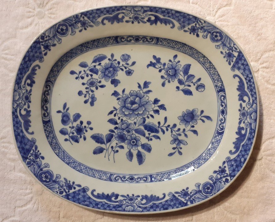 Plat Ovale En Porcelaine De Chine Bleu Et Blanc XVIII ème 