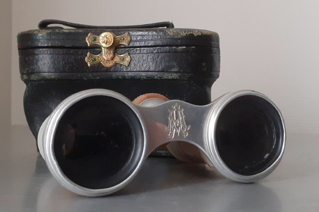 Pair Of Mother-of-pearl Theater Binoculars-photo-1