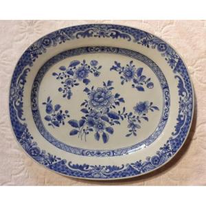 Plat Ovale En Porcelaine De Chine Bleu Et Blanc XVIII ème 