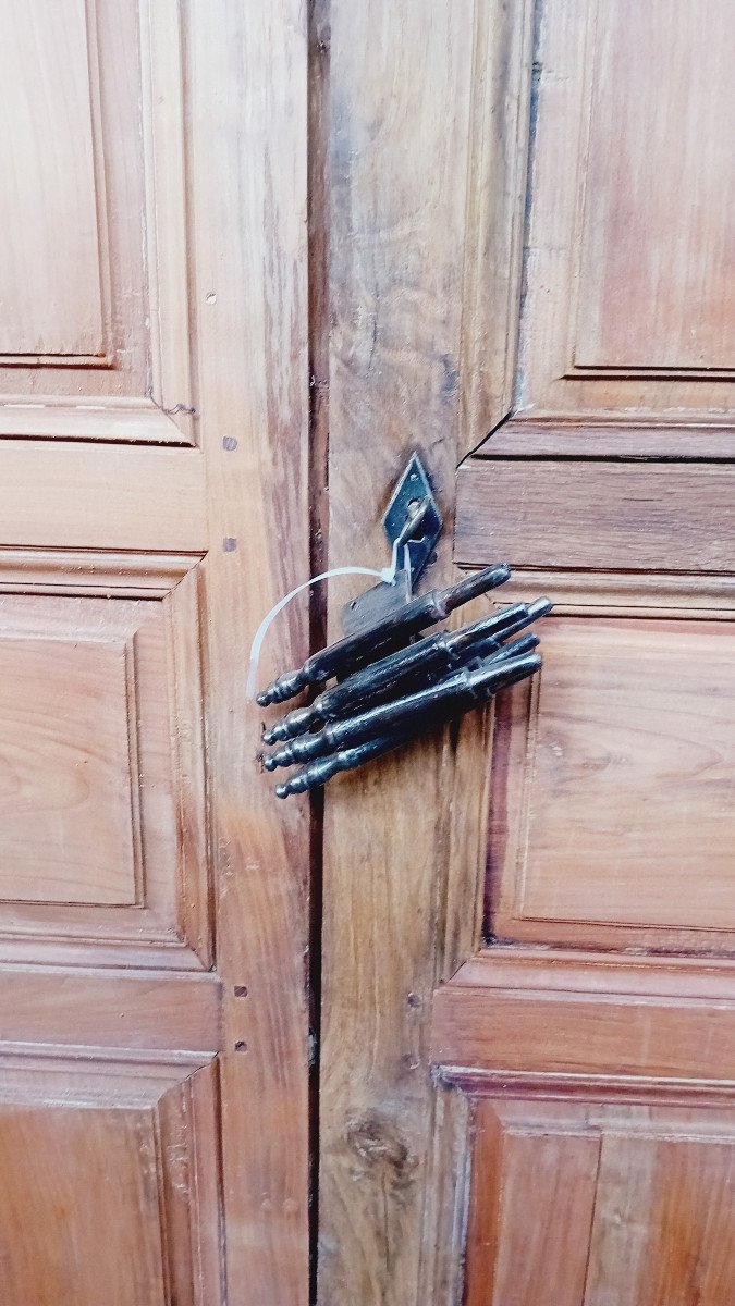 Pair Of Identical 2-door Cupboards In Cherry Wood, Late 18th Century Woodwork