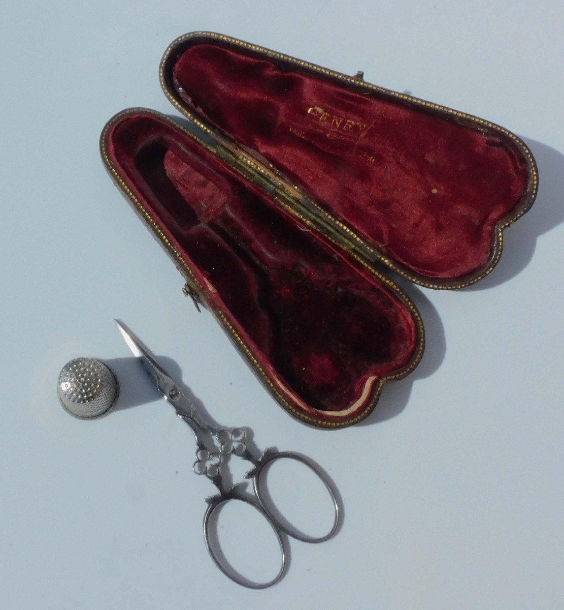 Small Pair Of Steel Sewing Embroidery Scissors In Leather Covered Case 19th Century-photo-4