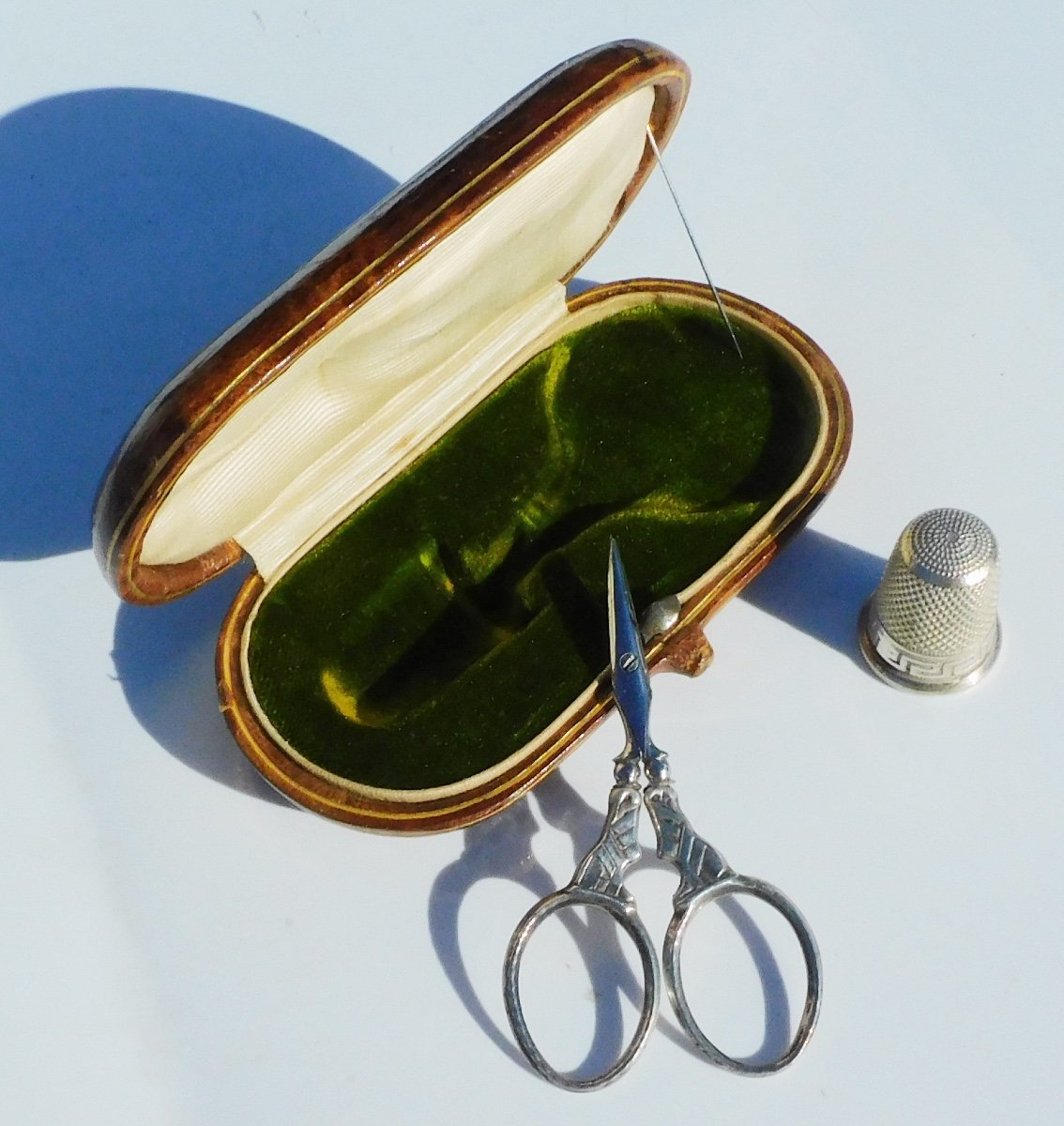 Small Sewing Kit Scissors Little Monster Thimble Solid Silver Antique 19th Century-photo-3