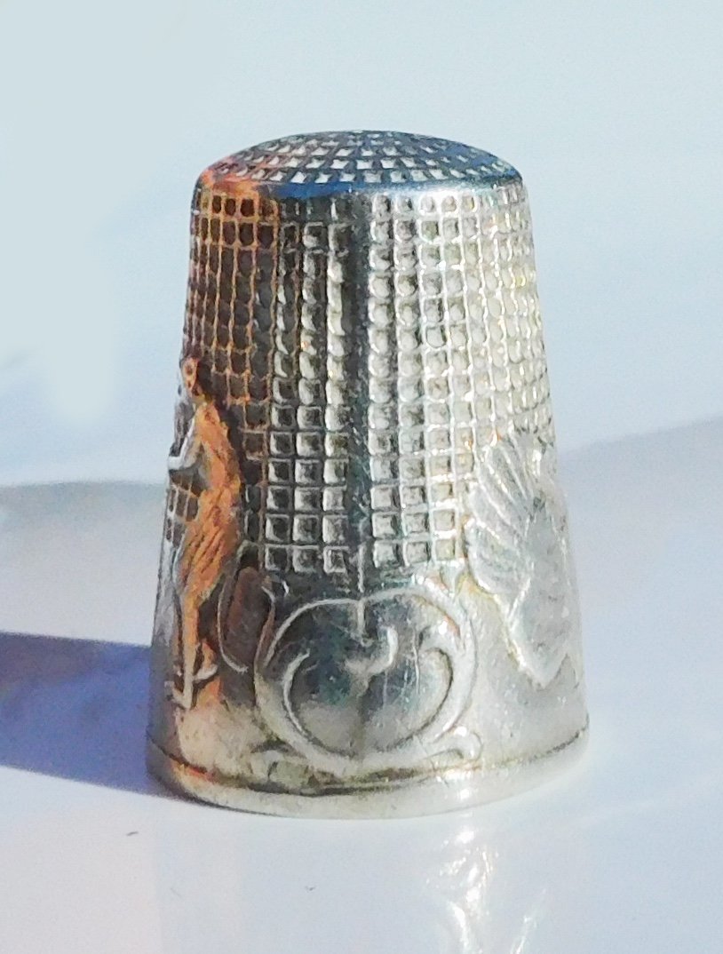 Sterling Silver Thimble Fable "the Monkey Who Shows The Lantern" Sewing Kit-photo-4