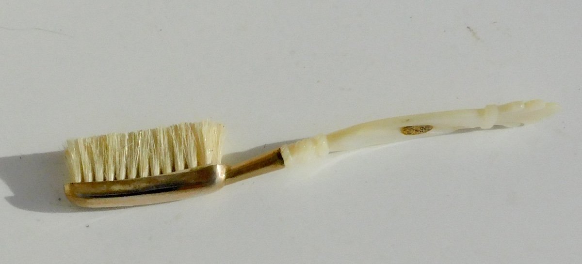 Mother-of-pearl And Silver-gilt Toothbrush From A Palais Royal Toiletry Kit, Early 19th Century-photo-1