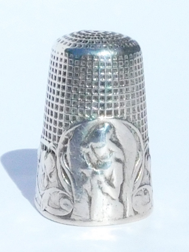 Sterling Silver Thimble Young Girl Knitting Flower Heart Of Mary Art Nouveau Early 20th Century