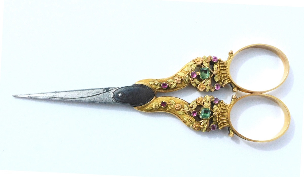 Pair Of Gold And Gemstone Embroidery Scissors Or Semi-needlework Sewing Kit-photo-2