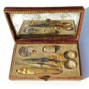 Nécessaire De Couture En Or Massif Coffret étui Aiguille Décors Antique