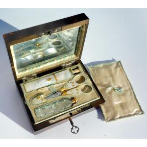 Sewing Kit In Mother-of-pearl Palais Royal Studded Inlaid Box 19th Century Restoration