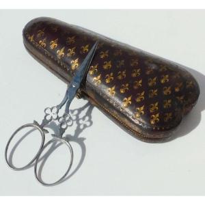 Small Pair Of Steel Sewing Embroidery Scissors In Leather Covered Case 19th Century