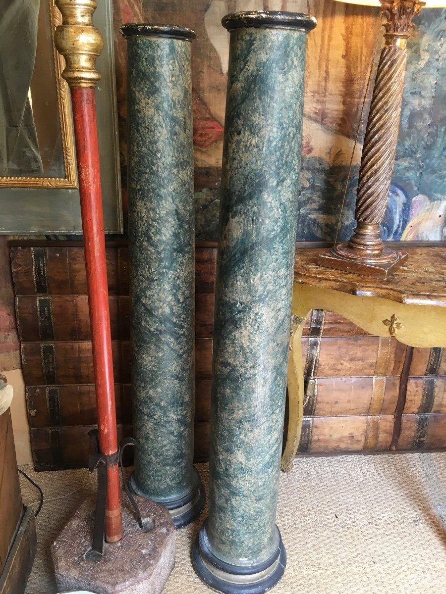 Pair Of Italian Columns In Faux-marble Wood From The 18th Century (parma Region)