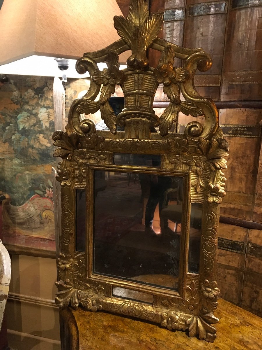 18th Century Gilded Wood Mirror With Glazing Beads And Pediment -photo-4