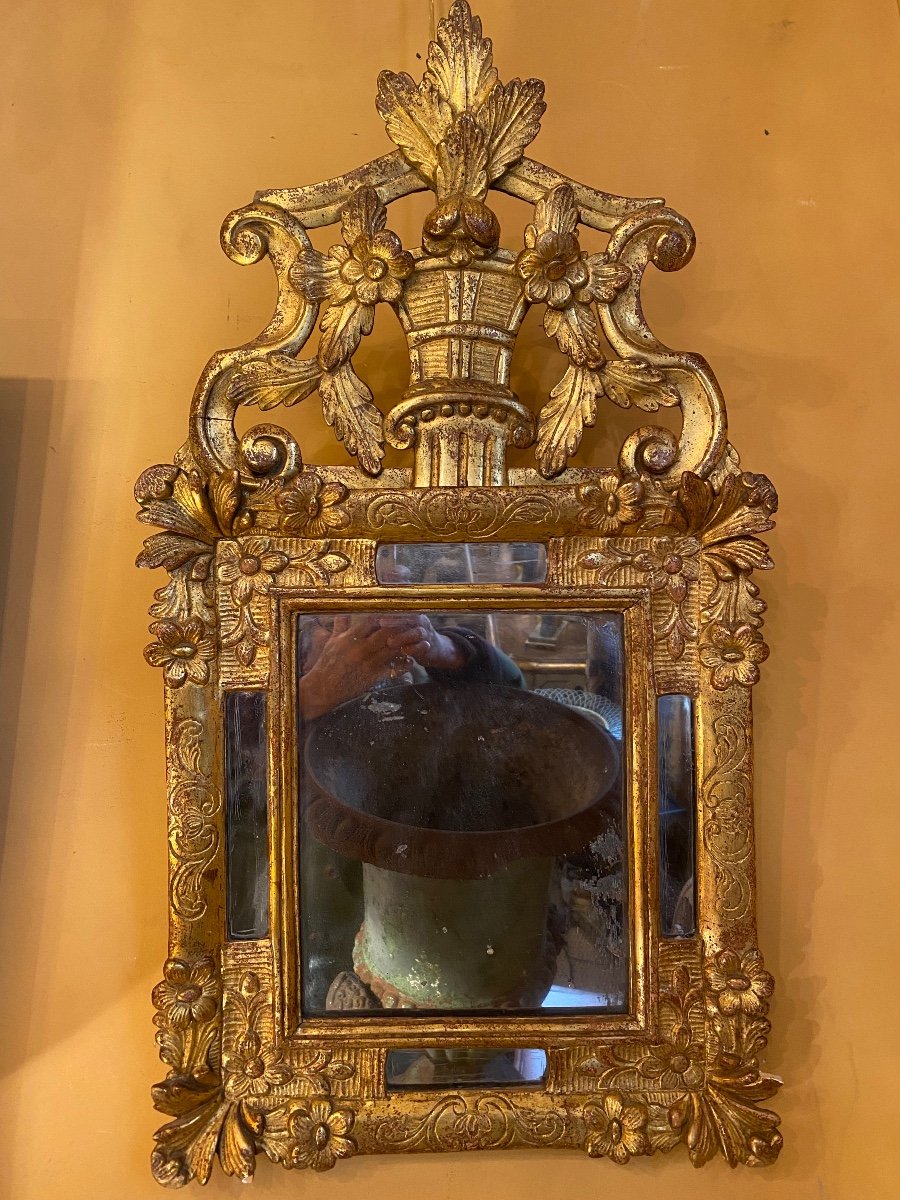 18th Century Gilded Wood Mirror With Glazing Beads And Pediment 