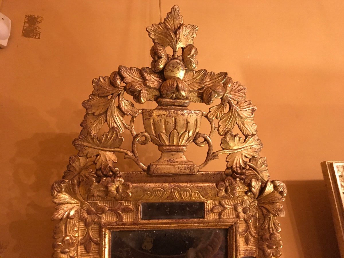 18th Century Gilded Wood Mirror With Glazing Beads And Pediment -photo-2