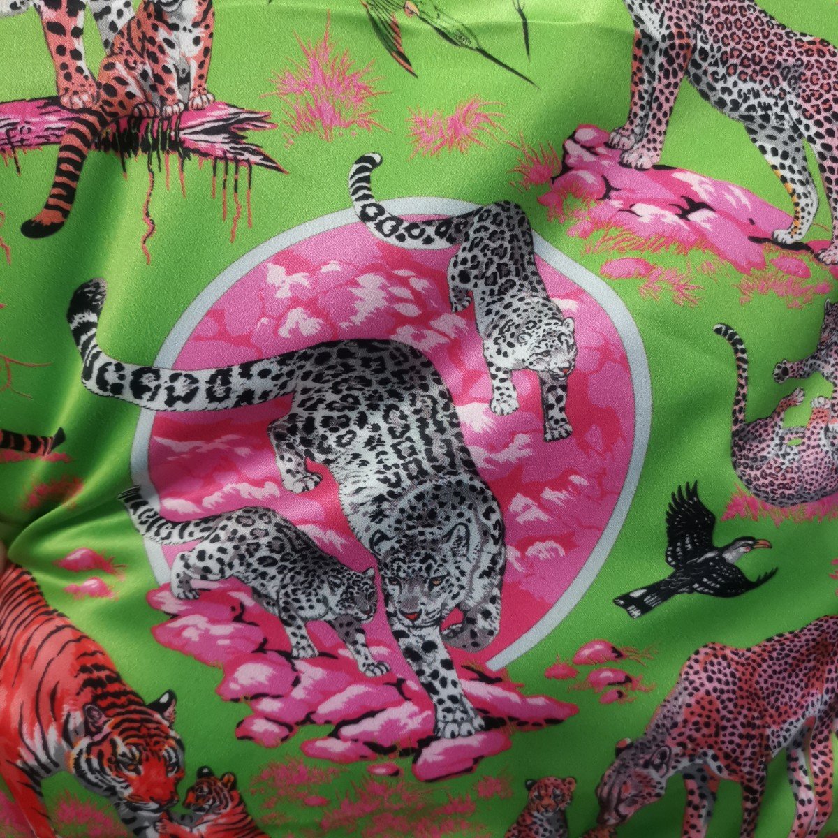 Hermès Paris, Printed Silk Cushion, "feline Tenderness" Pattern, 48 X 48 Cm-photo-4