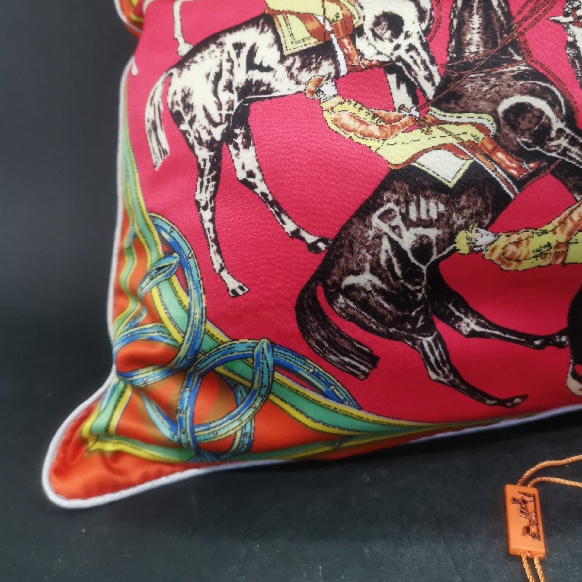 Hermès Paris, Printed Silk Cushion, "la Ronde Des Jockeys" Pattern, 48 X 48 Cm-photo-2