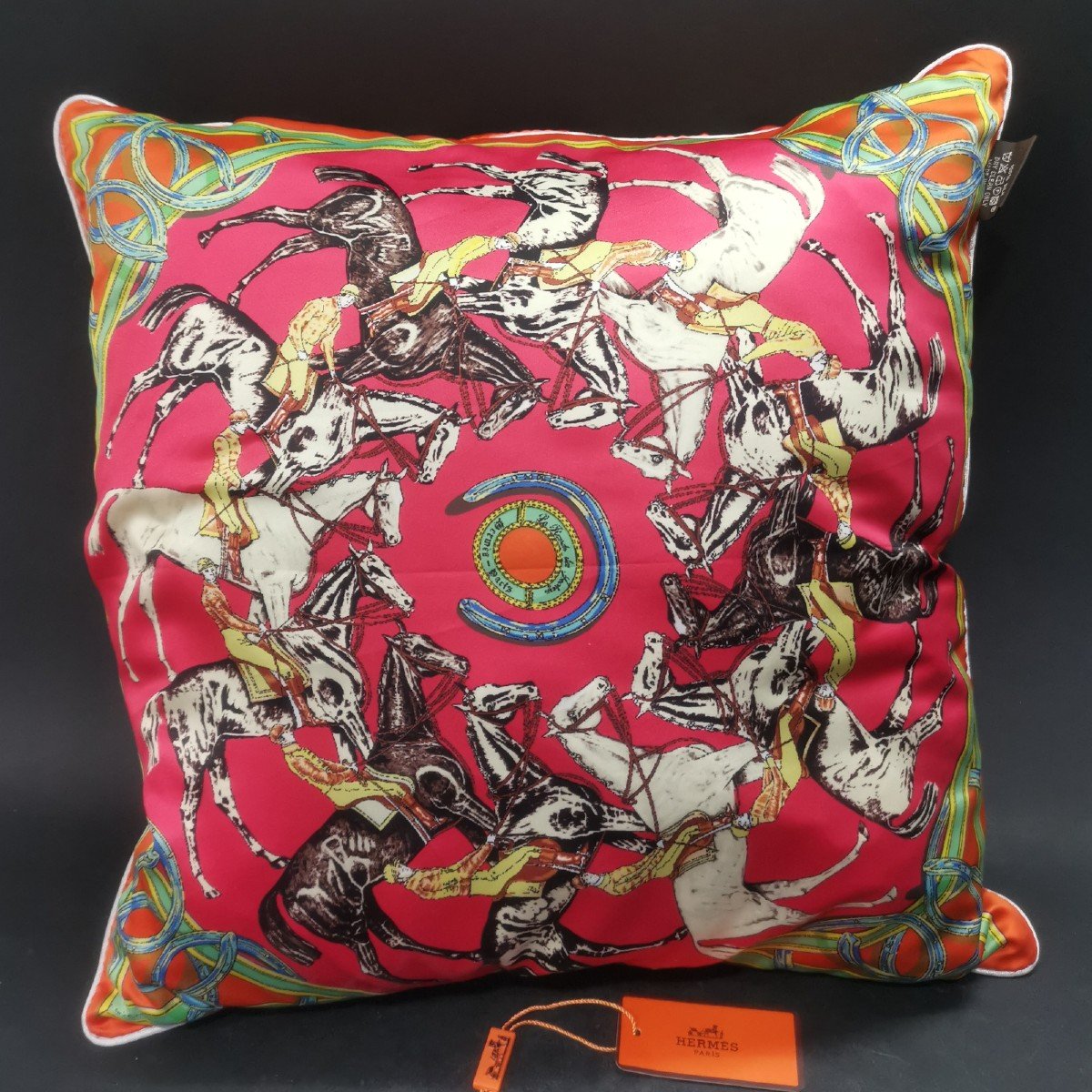 Hermès Paris, Printed Silk Cushion, "la Ronde Des Jockeys" Pattern, 48 X 48 Cm-photo-5