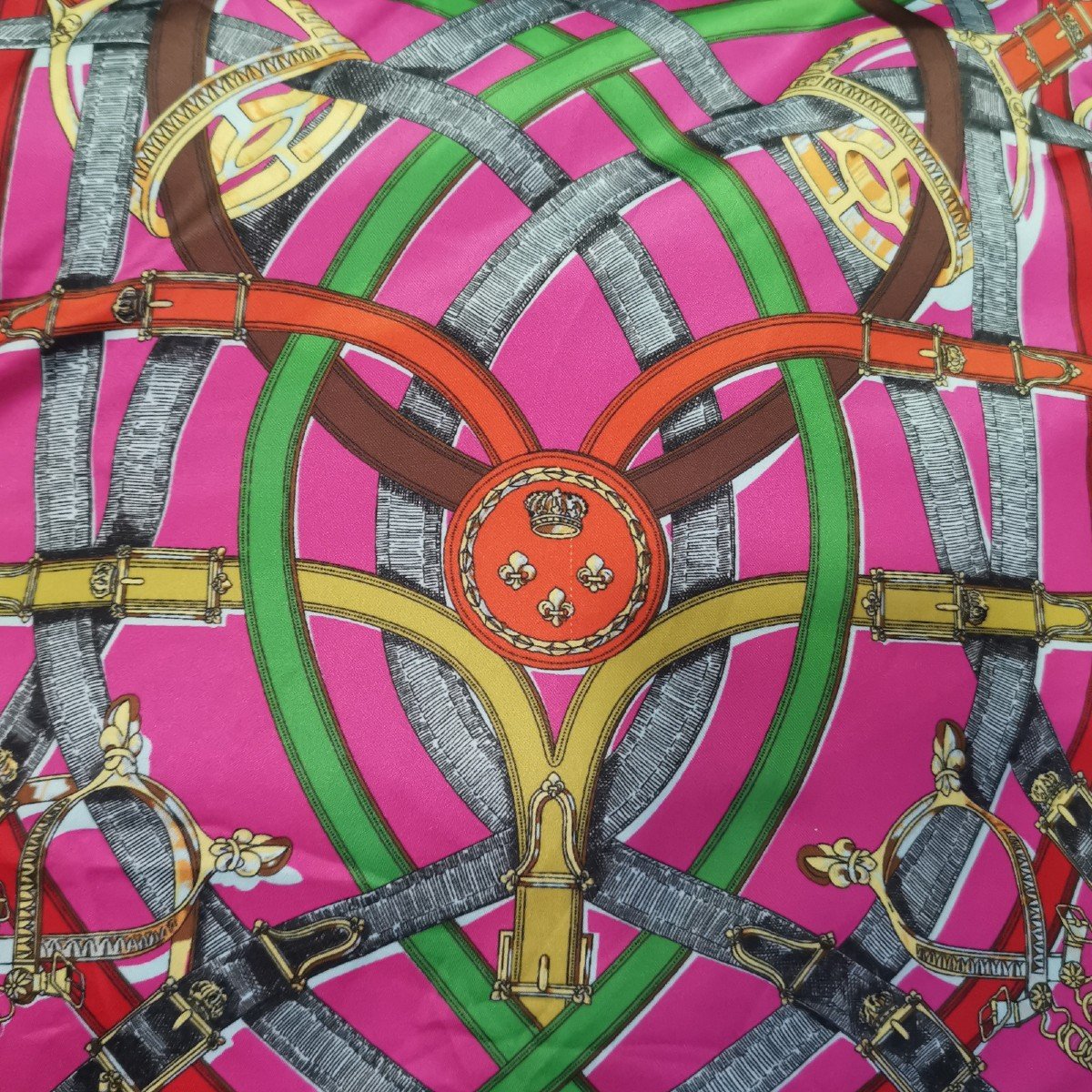 Hermès Paris, Coussin En Soie Imprimée, Motif "cavalcadour", 48 X 48 Cm-photo-2