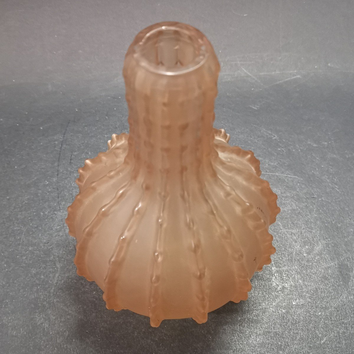 Lalique Réné, Vase Modèle Dentelé En Verre Soufflé Moulé Satiné-photo-1