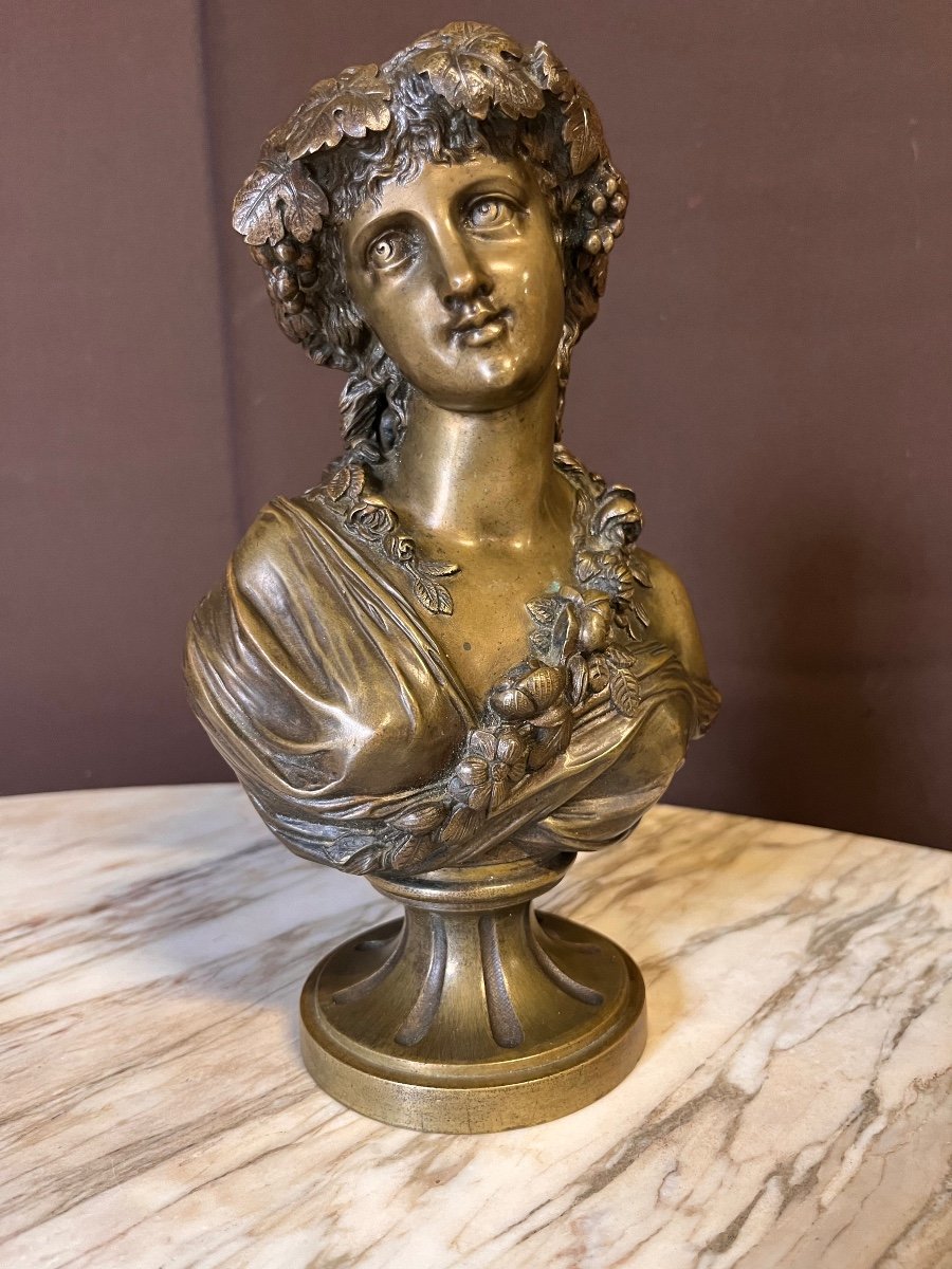 Bronze Bust Of An Elegant Woman 