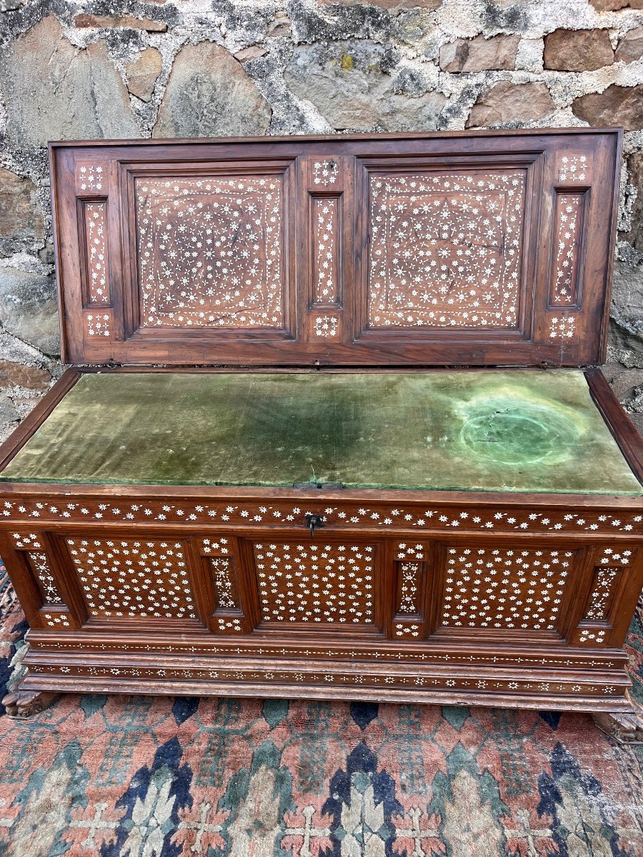 Hispano-moorish Chest -photo-3