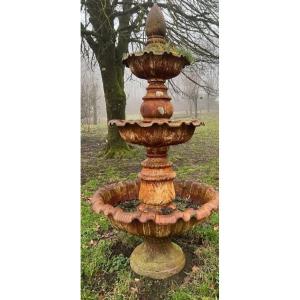 Fontaine De Jardin Ancienne En Fonte Hauteur 220 Centimètres 