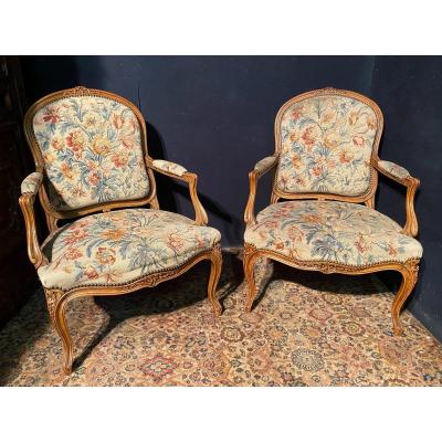 Paire De Fauteuils De Style Louis XV Recouvert De Tapisserie D’aubusson 